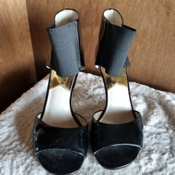 Micheal Kors Wide Stretch Strap Heels Peep Toe Black 8 - Picture 3 of 11